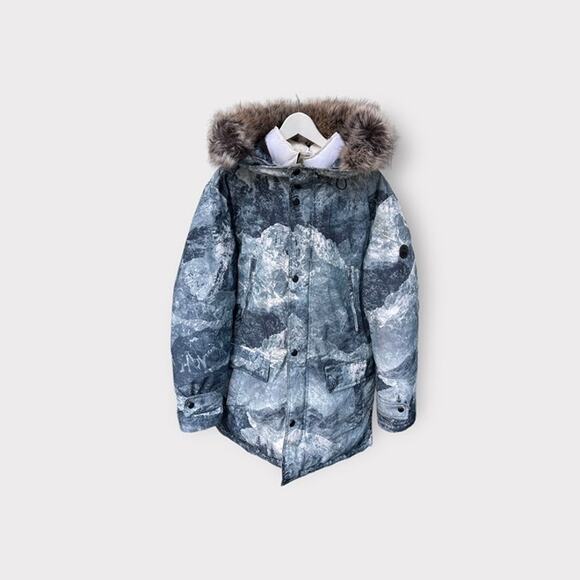 Michael Kors' snorkel coat offers warmth and style all in one. Winter jacket. - Picture 1 of 5